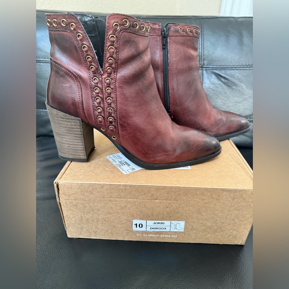 Journee Collection Jorri Bordeaux Leather Ankle Boots Block Heel Sz 10